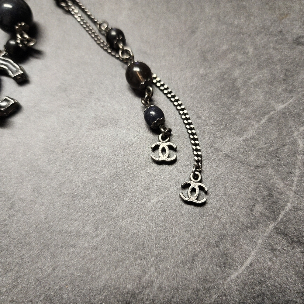 CHANEL Elegant Silver and Blue Beaded Necklace - Picture 4 of 5